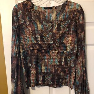 Ladies top with pleated sleeves